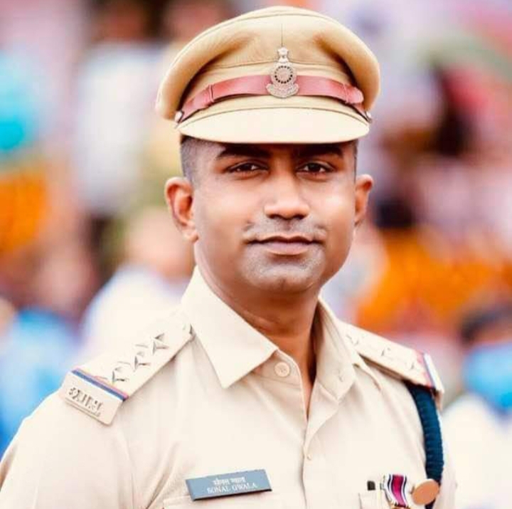06 निरीक्षकों का तबादला आदेश जारी: सोनल ग्वाला होंगे छावनी थाना के नए प्रभारी, केशव राम कोशले को जामुल, संजीव मिश्रा को मिली कुम्हारी थाना की जिम्मेदारी