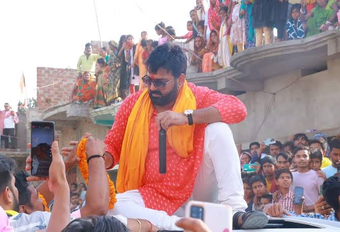 भोजपुरी फिल्म अभिनेता पवन सिंह को भाजपा ने किया निष्काशित, निर्दलीय लड़ रहे है चुनाव