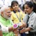 पीएम मोदी ने 7, लोक कल्याण मार्ग स्थित अपने आवास पर स्कूली बच्चों के साथ मनाया रक्षा बंधन का त्योहार