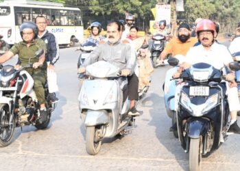 उप मुख्यमंत्री अरुण साव निकले स्कूटी पर, शहर भ्रमण कर सफाई और निर्माण कार्यों का किया निरीक्षण
