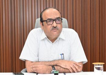 सीएम हेल्पलाइन में दर्ज शिकायतों का गंभीरता से निराकरण करें- मुख्य सचिव विकासशील