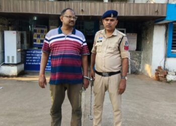 फर्जी अनापत्ति प्रमाण पत्र एवं हस्ताक्षर के आधार पर दुकान विक्रय कर 28 लाख रुपये की धोखाधड़ी करने वाला आरोपी गिरफ्तार