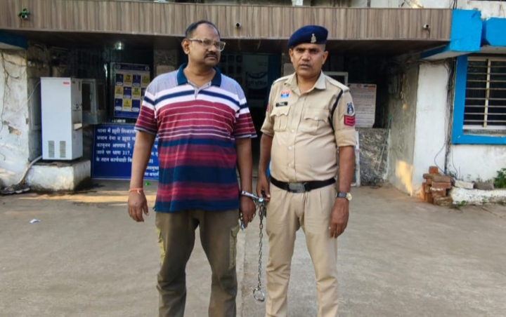 फर्जी अनापत्ति प्रमाण पत्र एवं हस्ताक्षर के आधार पर दुकान विक्रय कर 28 लाख रुपये की धोखाधड़ी करने वाला आरोपी गिरफ्तार