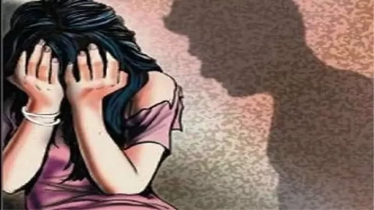 नाबालिक लड़की ने जहर खाकर किया आत्महत्या: नाबालिक लड़के के जबरदस्ती दुष्कर्म करने से हुई थी गर्भवती, 3 साल बाद खुलासा