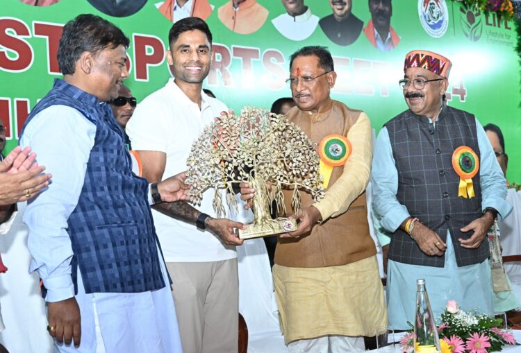 मुख्यमंत्री विष्णुदेव साय ने भारतीय T20 क्रिकेट टीम के कप्तान सूर्य कुमार यादव का किया सम्मान