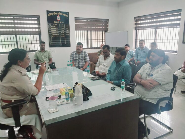 ट्रैफिक एएसपी ऋचा मिश्रा ने बस यूनियन प्रतिनिधियों की ली बैठक, नशे की हालत में वाहन संचालन न करने सहित दिए कई निर्देश