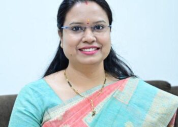 मेरी माँ ने मुझे रोटी बनाने से लेकर रोटी कमाने तक के लिए समर्थ बनाया है : संयुक्त कलेक्टर दिव्या वैष्णव