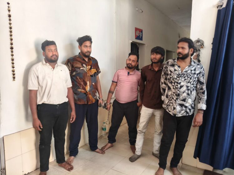 महिला एनजीओ कार्यकर्ताओं को CSR फंड दिलाने के नाम पर करोड़ों के साइबर फ्रॉड करने वाले 5 आरोपी गिरफ्तार