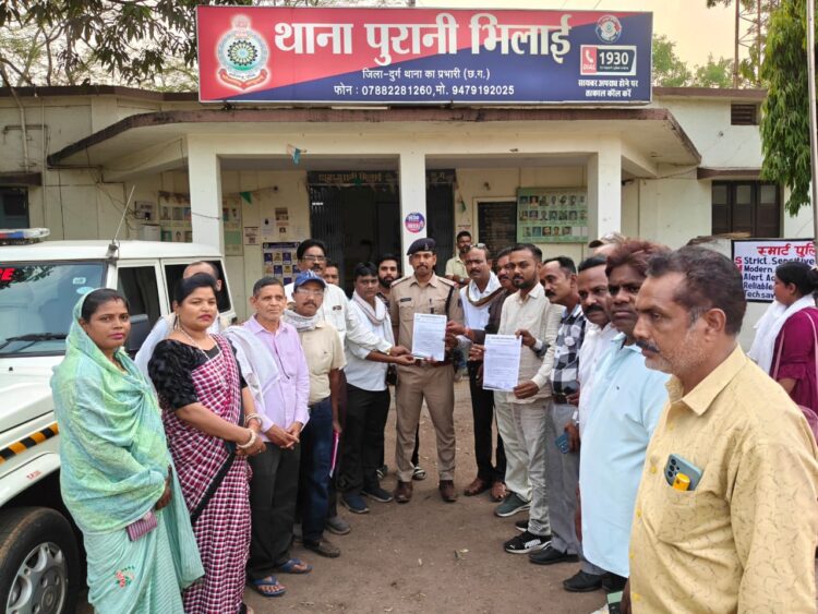 पूर्व मुख्यमंत्री भूपेश बघेल के एआई जनरेटेड वीडियो पर कांग्रेसियों ने जताई नाराजगी, थाना प्रभारी को सौंपा ज्ञापन