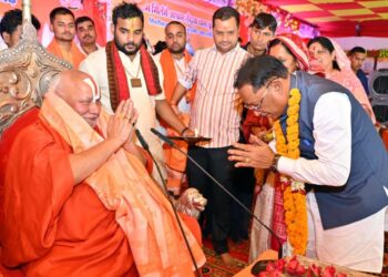 तेंदुवा धाम में श्रीराम कथा का भव्य शुभारंभ, मुख्यमंत्री विष्णु देव साय ने लिया संतों का आशीर्वाद