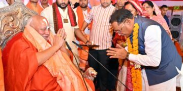 तेंदुवा धाम में श्रीराम कथा का भव्य शुभारंभ, मुख्यमंत्री विष्णु देव साय ने लिया संतों का आशीर्वाद