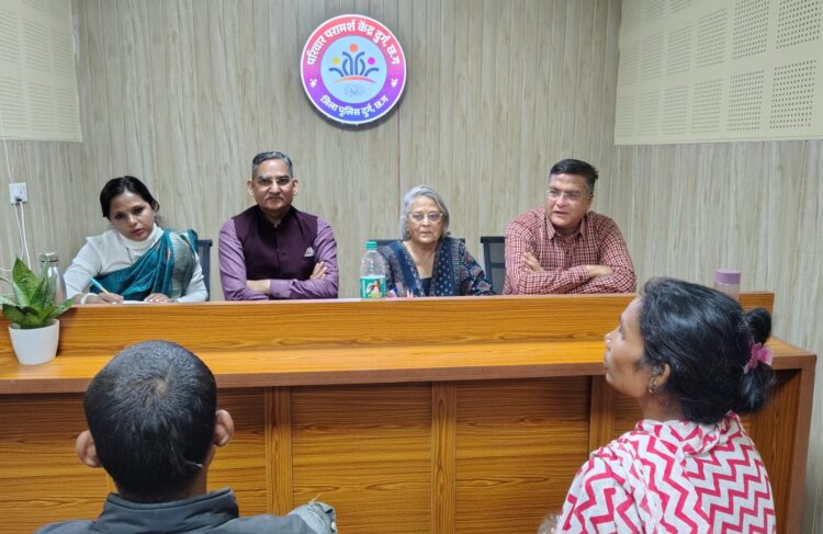 देश में पहली पहल: दुर्ग का जेंडर-बैलेंस्ड सिस्टम बना रोल मॉडल, टूटते परिवारों को जोड़ने की नई शुरुआत