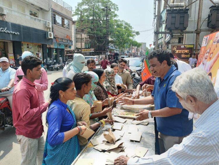 जब सराफा अध्यक्ष कमल सोनी बने ‘झालमुड़ी वाले’, भाजपा की जीत पर शहर में दिखा जश्न का अलग रंग