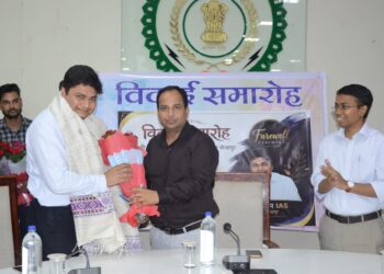 गुढियारी आगजनी के समय विश्वदीप द्वारा किए राहत कार्य सराहनीय, राजधानी की जनता रखेगी याद- कलेक्टर डॉ. गौरव सिंह