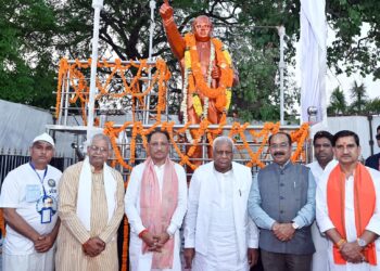 मुख्यमंत्री विष्णु देव साय ने किया मुंगेली नगर के चौक-चौराहों में स्थापित प्रतिमाओं का अनावरण