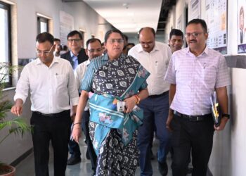 नगरीय प्रशासन विभाग की नई सचिव शंगीता आर. पहुंची इंद्रावती भवन, अधिकारियों से वन-टू-वन चर्चा कर योजनाओं की प्रगति की जानकारी ली