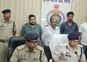 ऑनलाइन क्रिकेट सट्टा के सबसे बड़े सिंडिकेट का पर्दाफाश: एक करोड़ से अधिक नकदी, नोट गिनने की मशीन, 4 मोबाइल और वित्तीय लेनदेन के अहम साक्ष्य बरामद