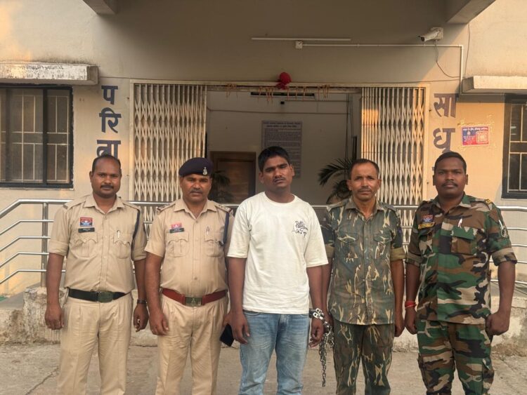कूटरचित निवास प्रमाण पत्र बनवाकर फर्जीवाड़ा करने वाला सीआरपीएफ से बर्खास्त आरक्षक गिरफ्तार