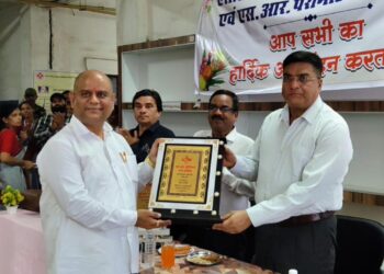 एस.आर. हॉस्पिटल के पैरामेडिकल टेक्नीशियन र्कोस के छात्र-छात्राओं को एसएसपी ने दिए प्रमाण पत्र