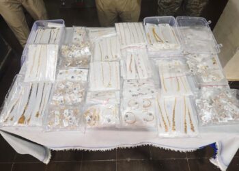 9.17 करोड़ रुपए का सोना लेकर कार में घूमते तीन पकड़ाए, आयकर विभाग को दी गई सूचना
