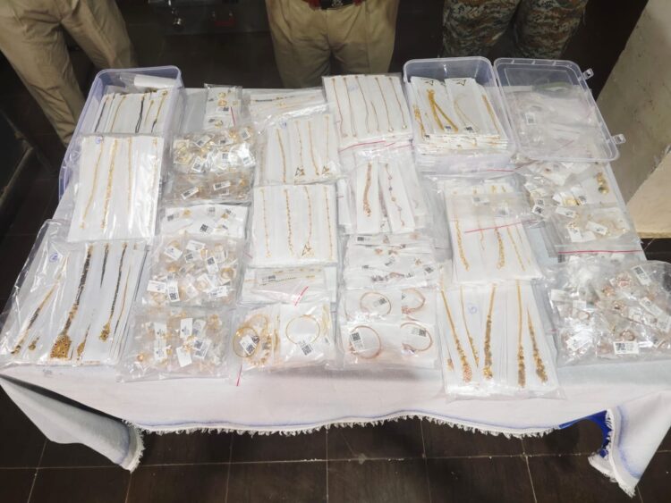 9.17 करोड़ रुपए का सोना लेकर कार में घूमते तीन पकड़ाए, आयकर विभाग को दी गई सूचना