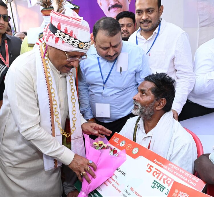सुशासन तिहार में हितग्राहियों से आत्मीय संवाद, योजनाओं के लाभ से बदलती जिंदगी की तस्वीर देख मुख्यमंत्री हुए प्रसन्न