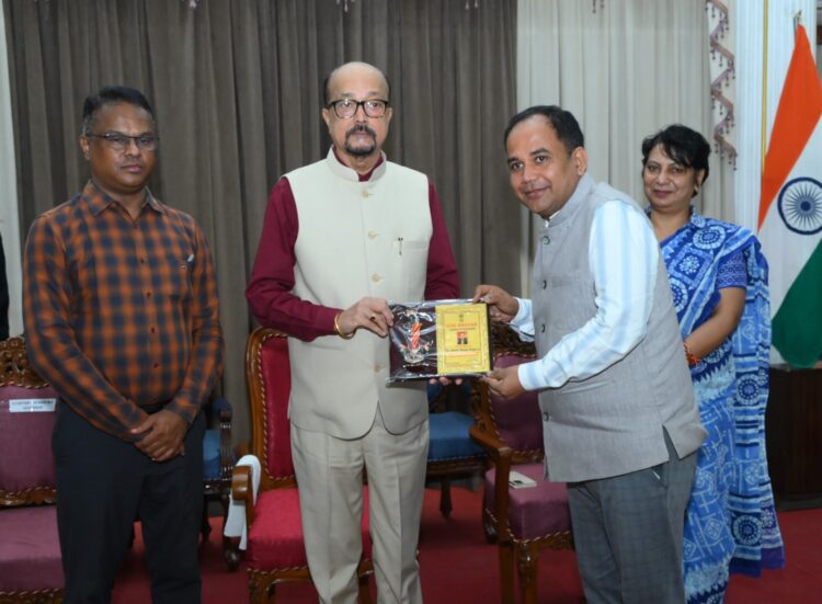 जीवन में ऐसा कार्य करें जिसमें केवल पाना नहीं, समाज को कुछ देना हो- राज्यपाल रमेन डेका