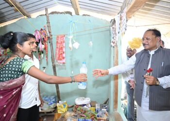 जब मुख्यमंत्री रुके एक छोटी-सी किराना दुकान पर… और सामने थी बदलाव की बड़ी कहानी
