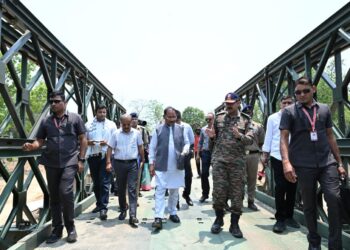 मुख्यमंत्री ने बेली ब्रिज का किया निरीक्षण, कहा- दूरस्थ क्षेत्रों तक विकास पहुंचाना हमारी सर्वोच्च प्राथमिकता