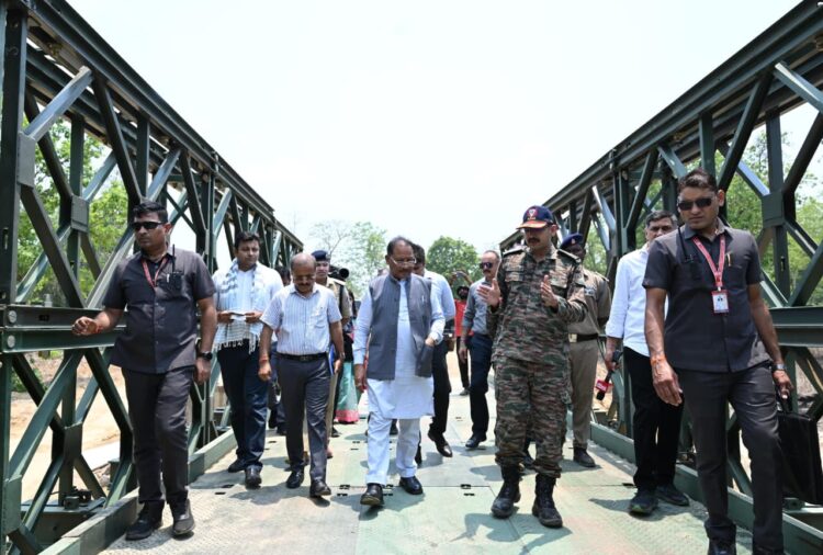 मुख्यमंत्री ने बेली ब्रिज का किया निरीक्षण, कहा- दूरस्थ क्षेत्रों तक विकास पहुंचाना हमारी सर्वोच्च प्राथमिकता