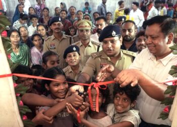पुलिस उपायुक्त मयंक गुर्जर ने फीता काटकर नवीन पुलिस सहायता केंद्र का शुभारंभ किया