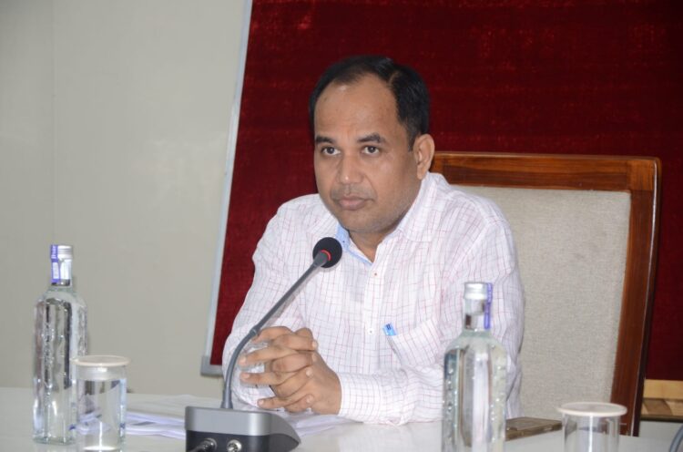 कमजोर परीक्षा परिणाम, फर्जी पंजीयन और अनियमितताओं पर होगी सख्त कार्रवाई : कलेक्टर डॉ. गौरव सिंह