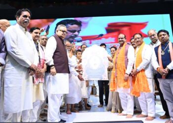 मुख्यमंत्री और लोकसभा अध्यक्ष ने आचार्य पदारोहण एवं सहस्त्रावधान तपस्या महोत्सव में जैन मुनियों का लिया आशीर्वाद