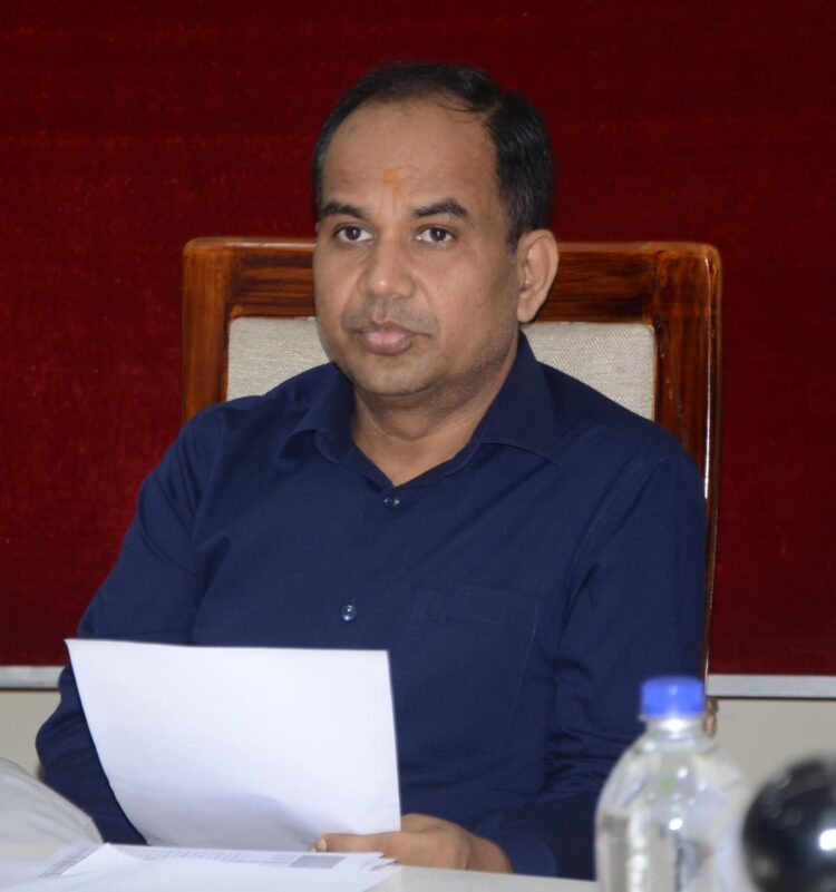शासन की योजनाओं का लाभ अंतिम व्यक्ति तक पहुंचे, यह सुनिश्चित करना प्रशासन की प्राथमिकता: कलेक्टर