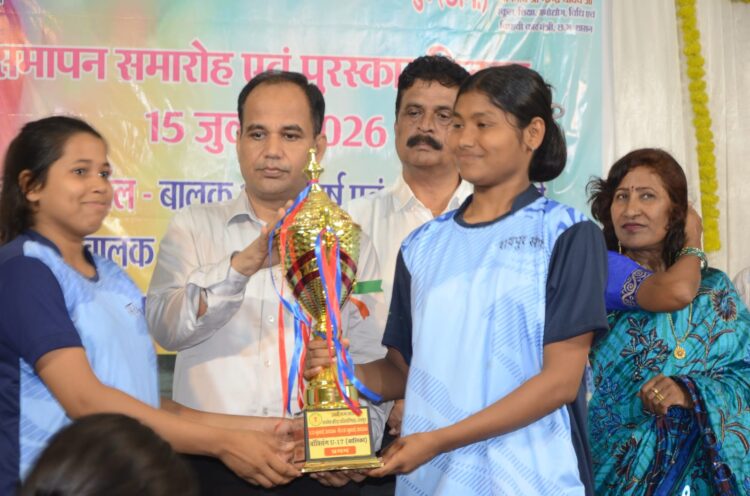 कलेक्टर डॉ. गौरव सिंह ने खिलाड़ियों का बढ़ाया उत्साह, बॉक्सिंग प्रतियोगिता में रायपुर संभाग बना ओवरऑल चैंपियन