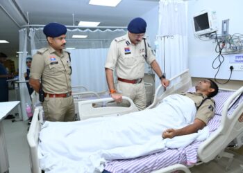 रैली के दौरान 16 पुलिस जवान घायल, पुलिस कमिश्नर डॉ.संजीव शुक्ला ने अस्पताल पहुंचकर घायल पुलिस जवानों का जाना हाल