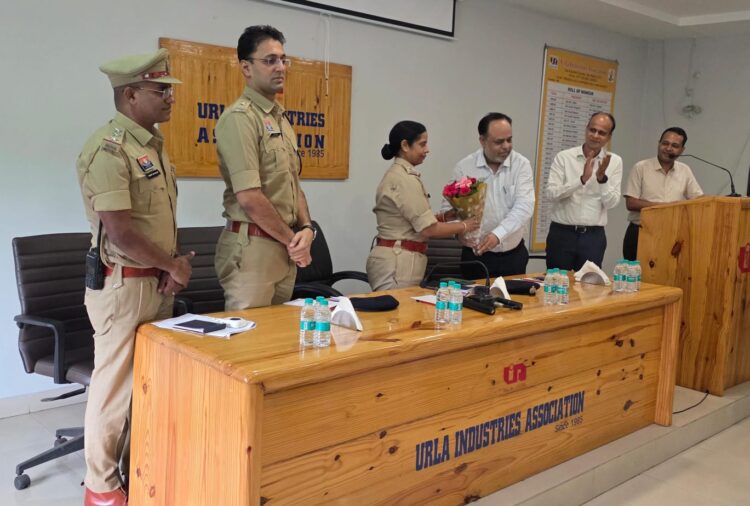 उरला औद्योगिक क्षेत्र में अपराध नियंत्रण एवं सुरक्षा व्यवस्था सुदृढ़ करने पुलिस-उद्योग संगठन की संयुक्त बैठक आयोजित