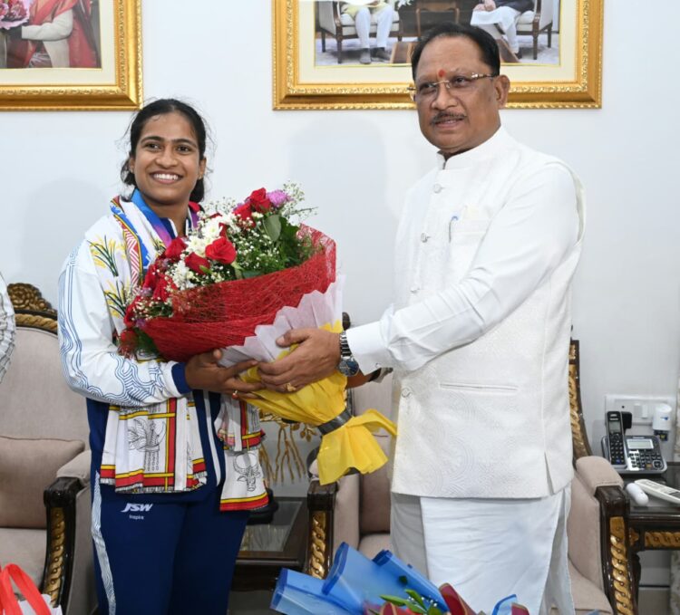 राष्ट्रमंडल खेलों की रजत पदक विजेता ज्ञानेश्वरी यादव का मुख्यमंत्री निवास में भव्य स्वागत, 30 लाख रुपये प्रोत्साहन राशि और आउट ऑफ टर्न डीएसपी पद पर पदोन्नति की घोषणा