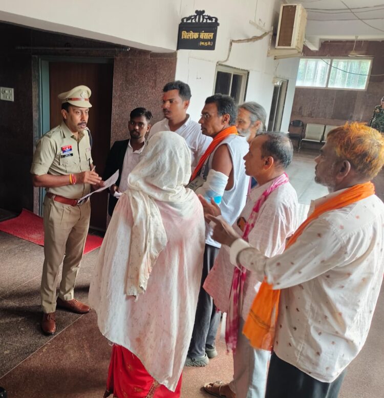 एसपी त्रिलोक बंसल आम जनता की शिकायतों से हुए रूबरू, त्वरित निराकरण के दिए निर्देश