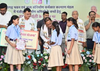 ढाई साल की उपलब्धियाँ- छत्तीसगढ़ का श्रमिक कल्याण के क्षेत्र में नई पहचान, श्रमिकों के सामाजिक और आर्थिक सशक्तिकरण को सर्वाेच्च प्राथमिकता