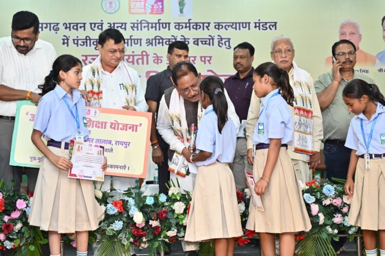 ढाई साल की उपलब्धियाँ- छत्तीसगढ़ का श्रमिक कल्याण के क्षेत्र में नई पहचान, श्रमिकों के सामाजिक और आर्थिक सशक्तिकरण को सर्वाेच्च प्राथमिकता