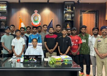 राष्ट्रीय ट्रायथलॉन प्रतियोगिता 2026 में भाग लेने जा रहे छत्तीसगढ़ ट्रायथलॉन दल को आईजी एवं एसपी ने दी शुभकामनाएं