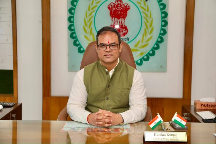 कांकेर जिले के नवपदस्थ कलेक्टर कुंदन कुमार ने संभाला पदभार, टीम वर्क और समन्वय से काम करने के निर्देश