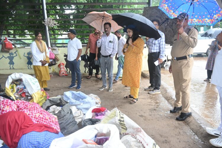 आयुक्त सुरुचि सिंह ने नेहरू नगर SLRM सेंटर का किया निरीक्षण, C&D वेस्ट प्लांट का कार्य शीघ्र पूर्ण करने के निर्देश