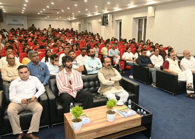 खेलो इंडिया संवाद’ कार्यक्रम, उप मुख्यमंत्री अरुण साव और क्रिकेटर तिलक वर्मा हुए शामिल