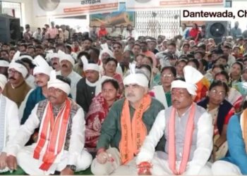 अब धमाकों की नहीं, रेडियो की गूंज, दूरस्थ वनांचल छिंदनार के लोगों ने सुनी प्रधानमंत्री के ‘मन की बात’