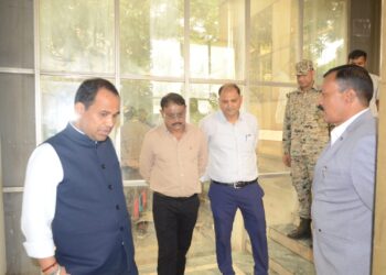 किसान पंजीयन और पीजी पोर्टल पर लंबित प्रकरणों की समीक्षा कर समय-सीमा में निराकरण करें: कलेक्टर डॉ. गौरव सिंह
