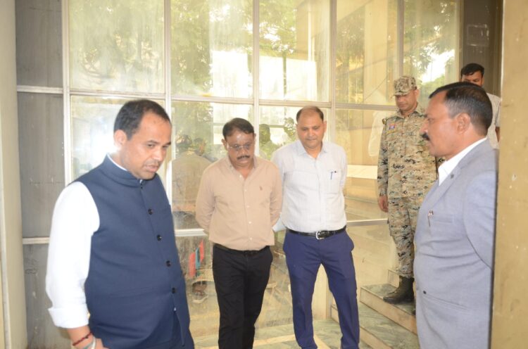 किसान पंजीयन और पीजी पोर्टल पर लंबित प्रकरणों की समीक्षा कर समय-सीमा में निराकरण करें: कलेक्टर डॉ. गौरव सिंह