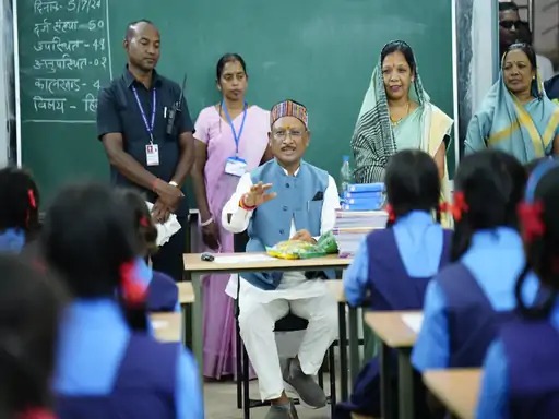 नक्सलमुक्त क्षेत्रों में शिक्षा की नई भोर, छत्तीसगढ़ में नक्सलमुक्त क्षेत्रों में स्कूलों में बजने लगी घंटी