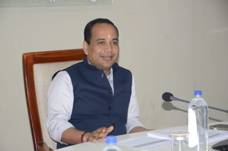 सेवा संकल्प अभियान एवं जन-कल्याणकारी योजनाओं के त्वरित क्रियान्वयन हेतु कलेक्टर डॉ. गौरव सिंह ने दिए निर्देश